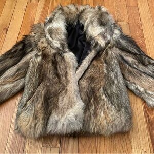 Girls Faux Fur Coyote Coat Stunning No Flaws 2 Front Pockets Very Cute EUC